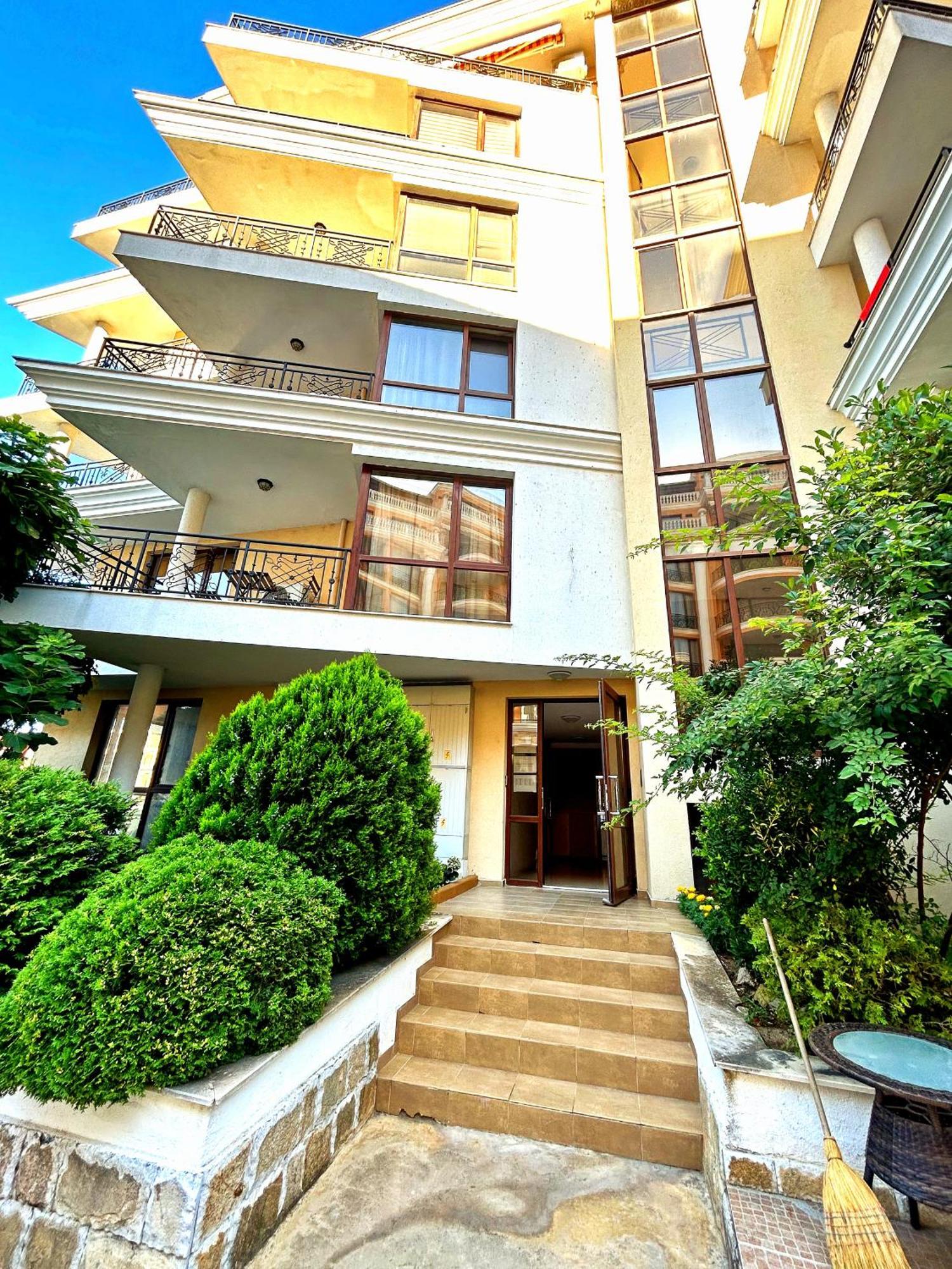 Apartment Calabria Свети Влас Екстериор снимка